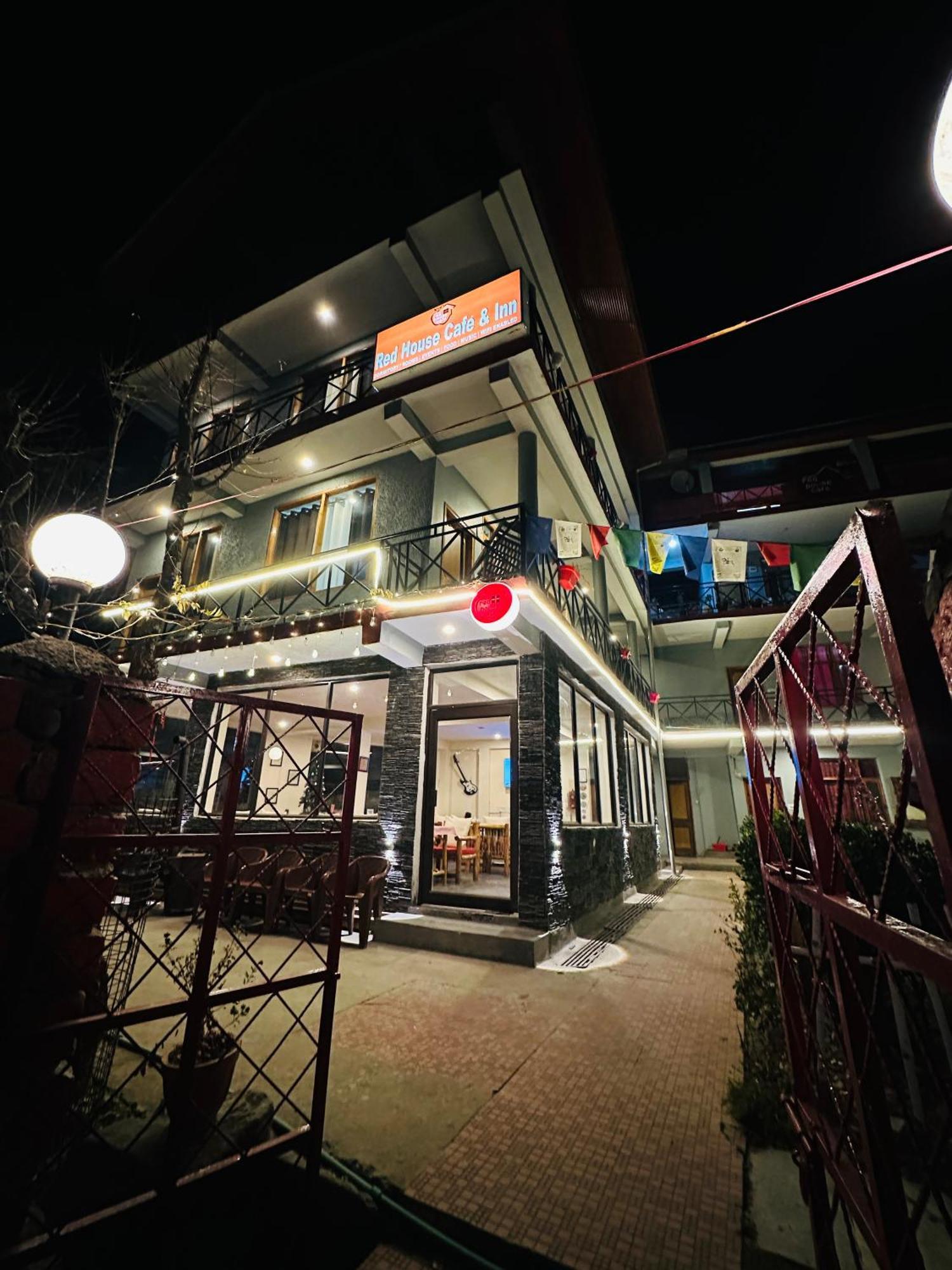 Red House Cafe And Inn Manāli Eksteriør billede